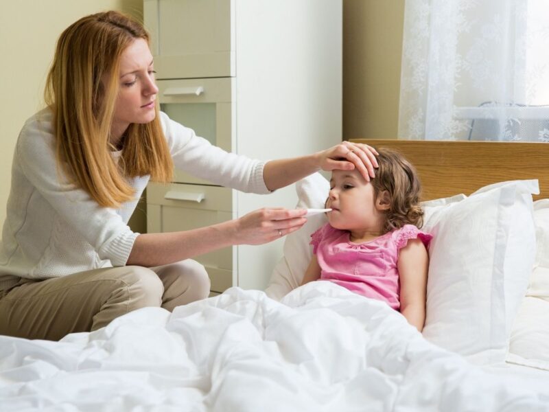 Çocuklarda Ateş Nedenleri ve Evde Ateş Düşürme Yöntemleri